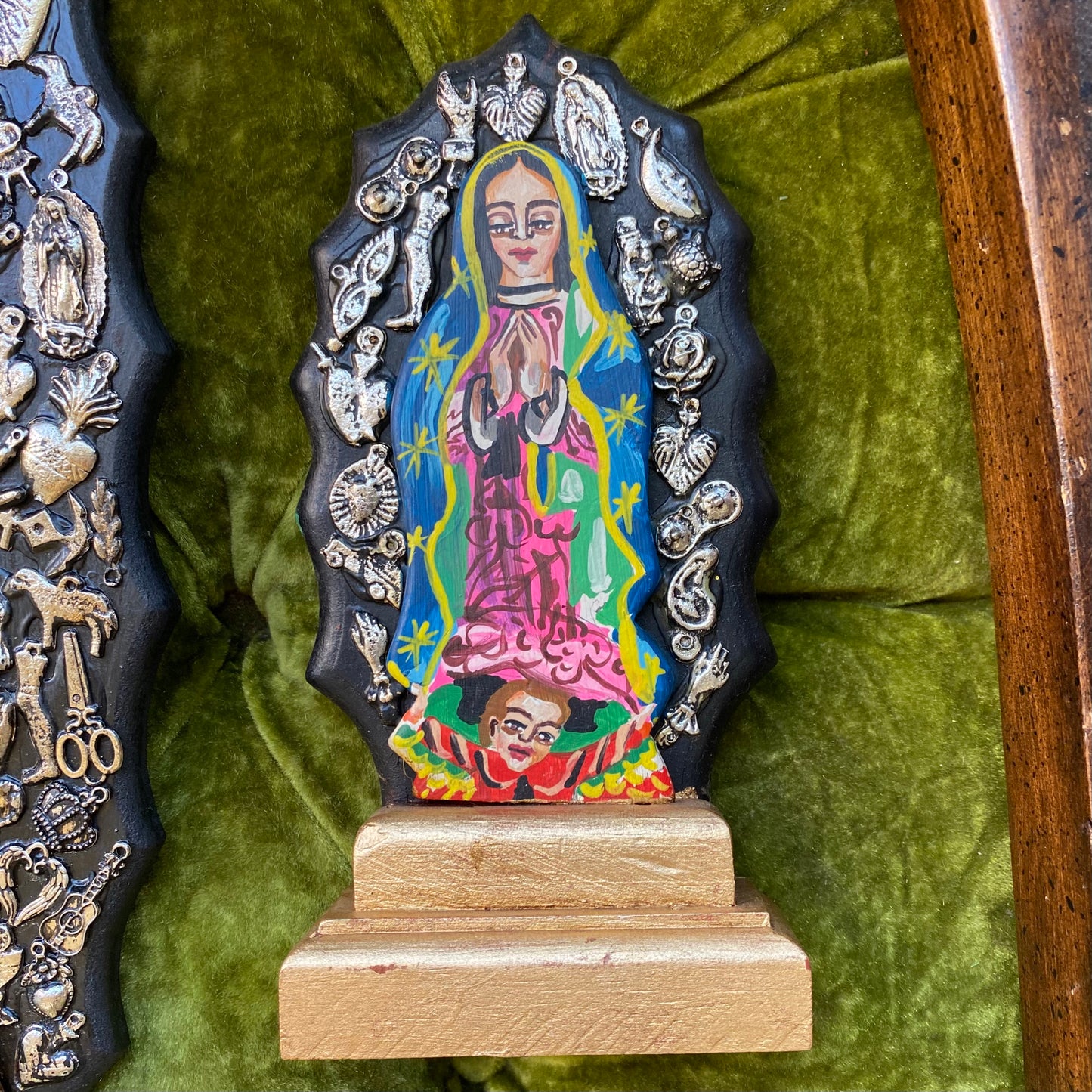 OLG Milagros Statues
