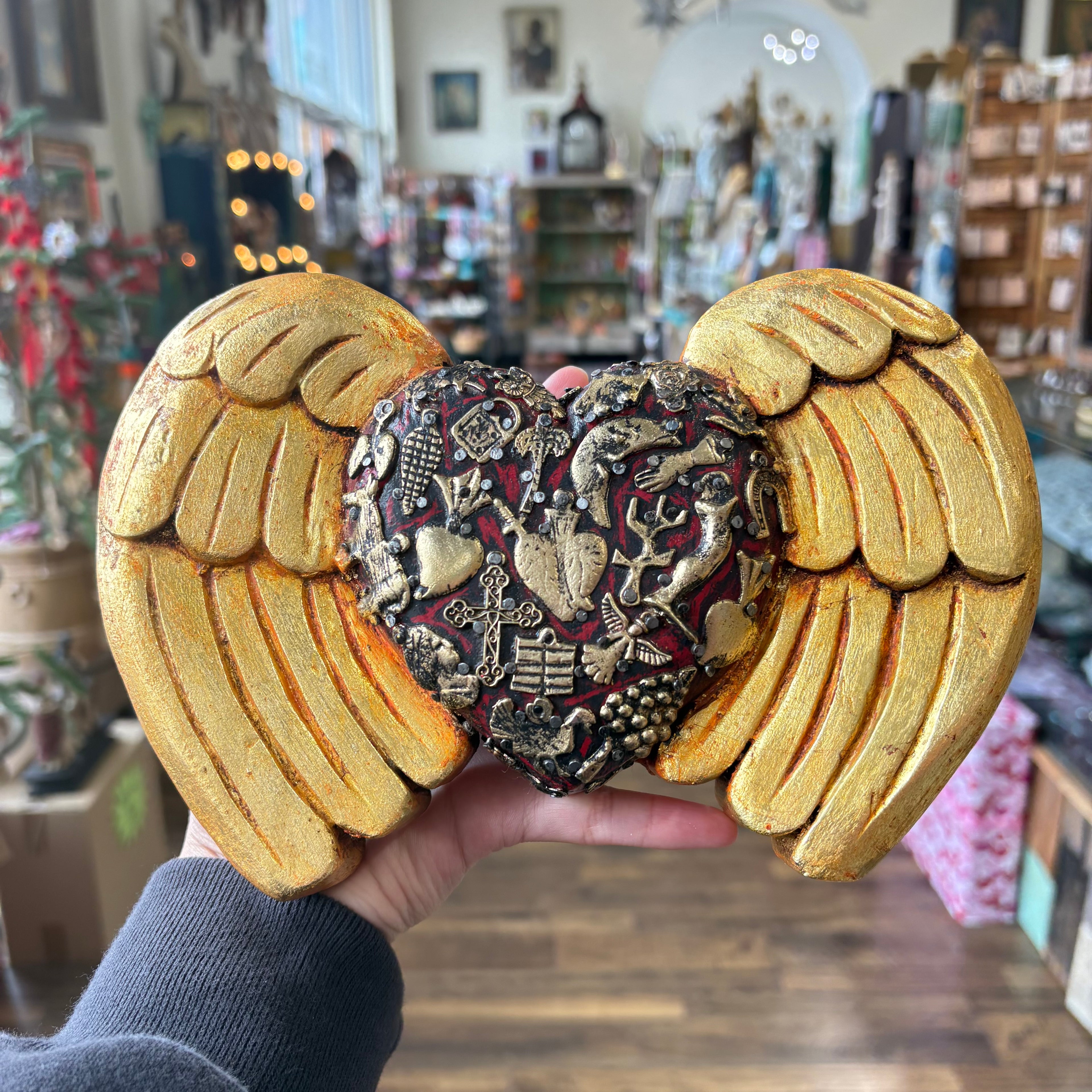 Milagros Rounded Wings Sacred Heart