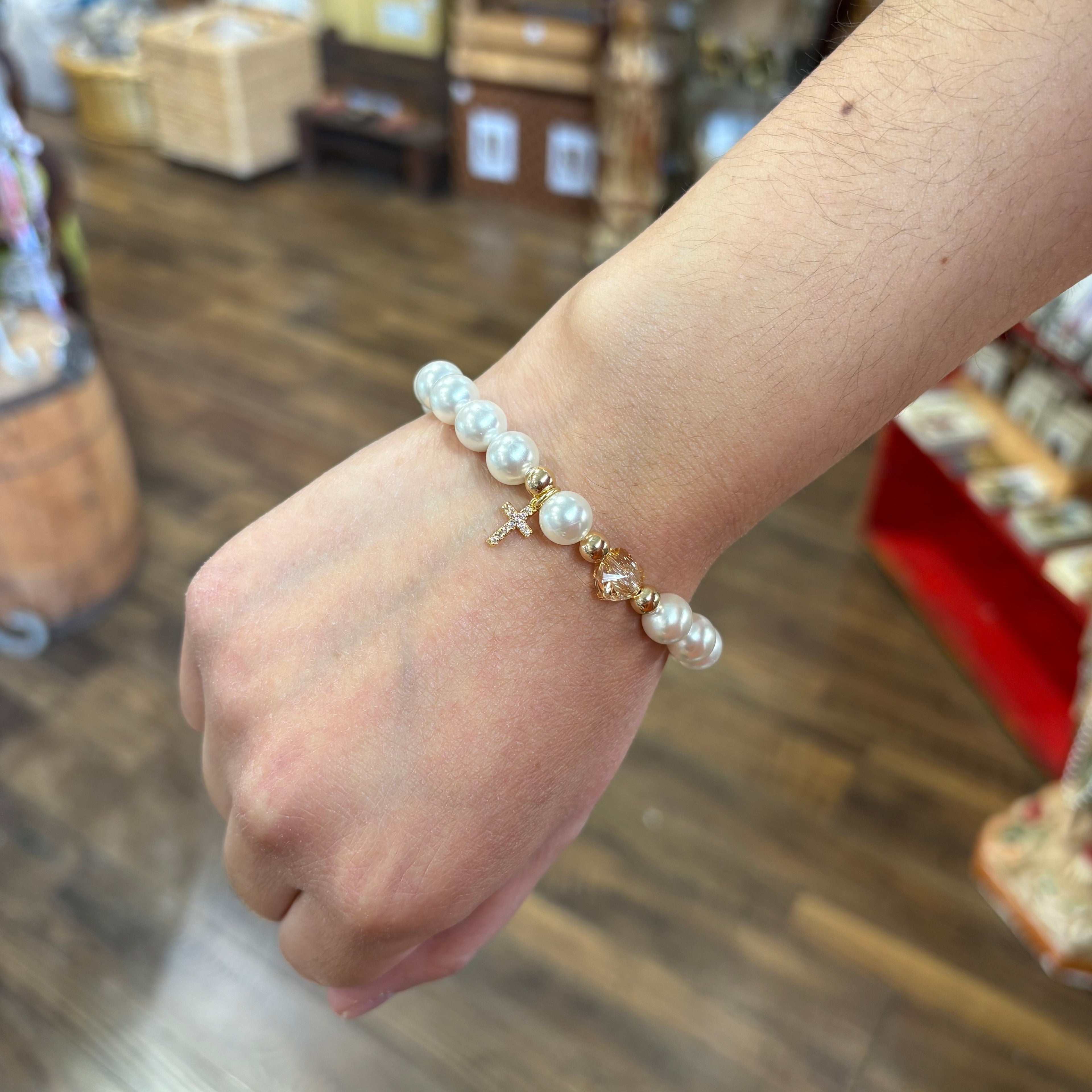 Crystal Heart and Shell Pearl Bracelet