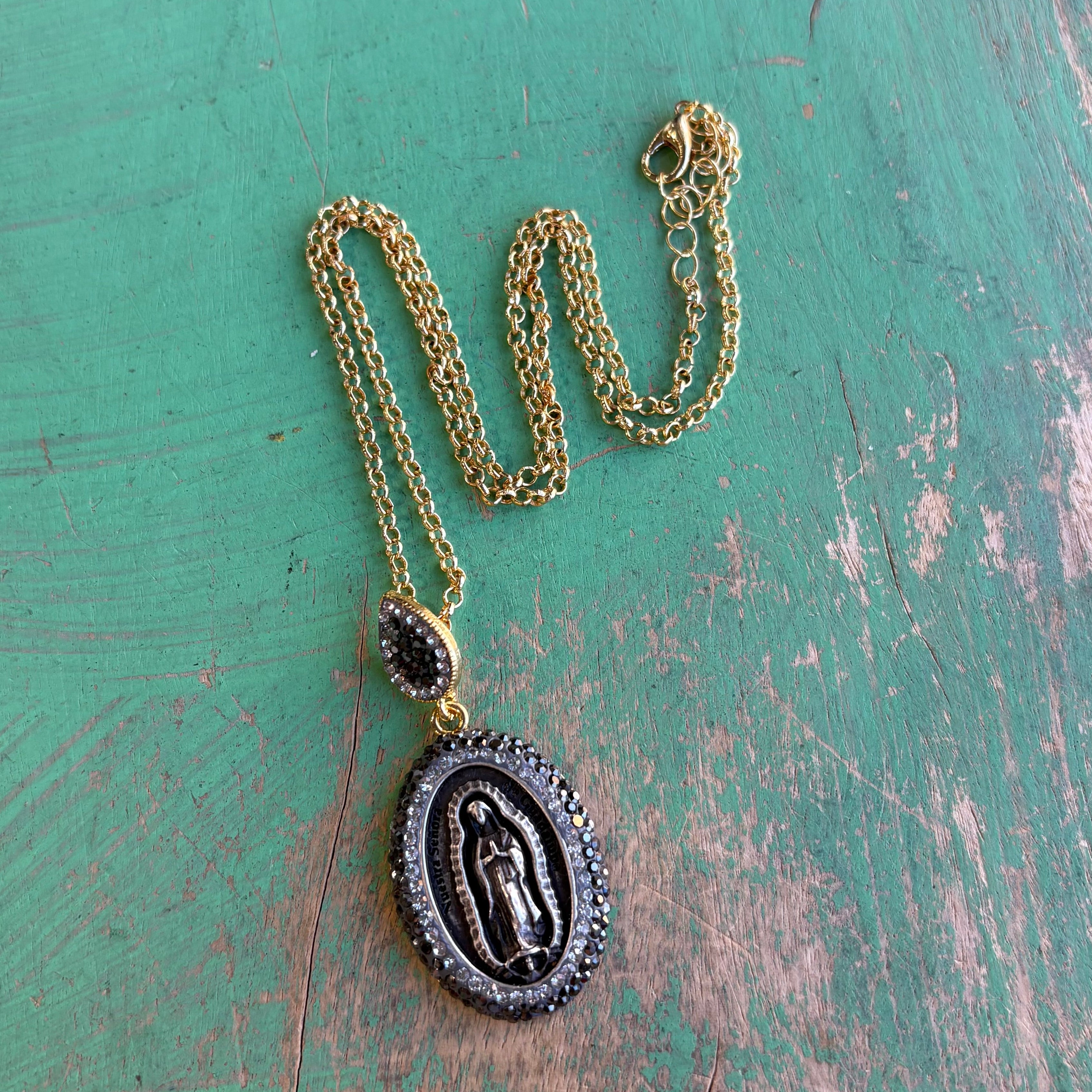 OLG Teardrop Gold Elegance