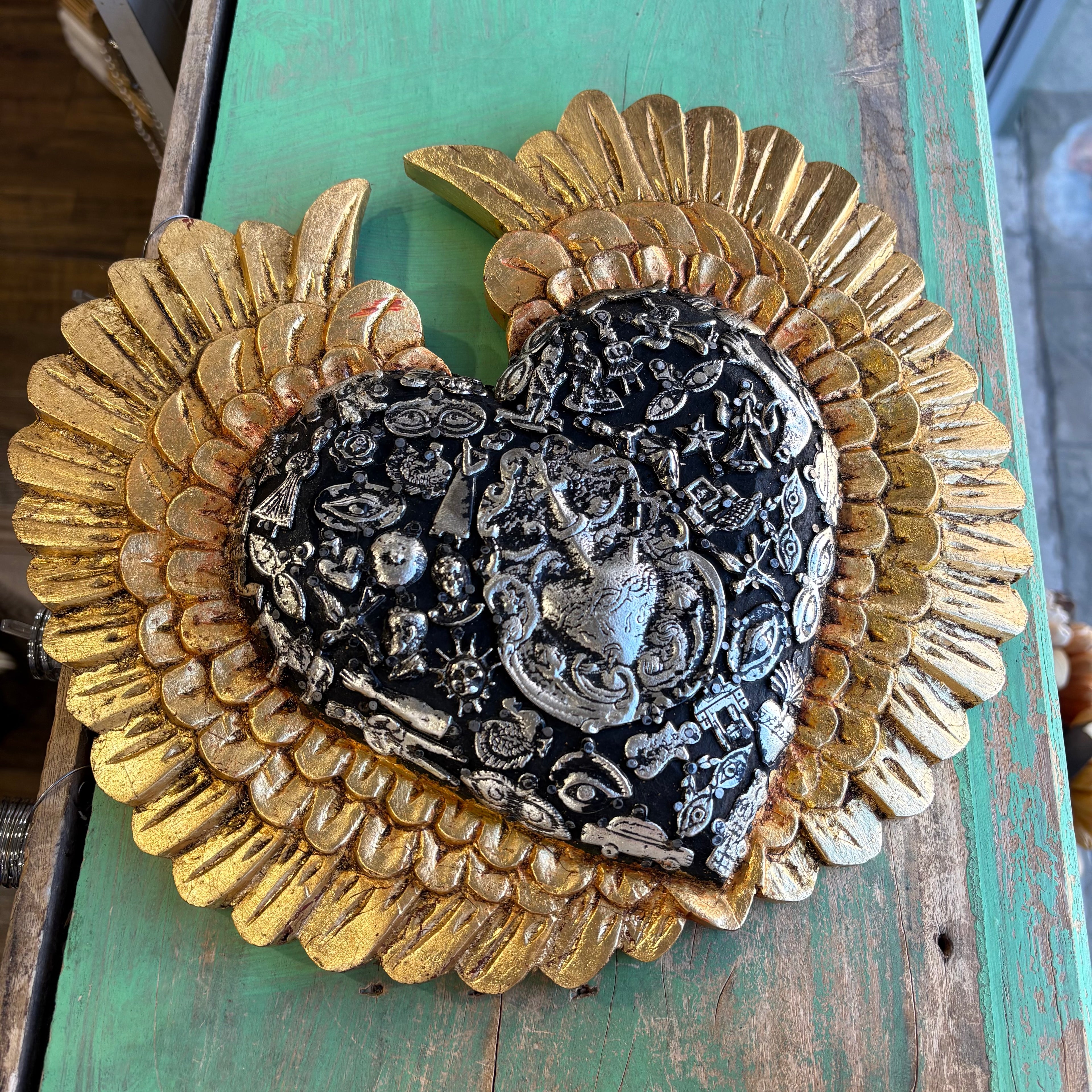 Milagros Corazon Round Wings