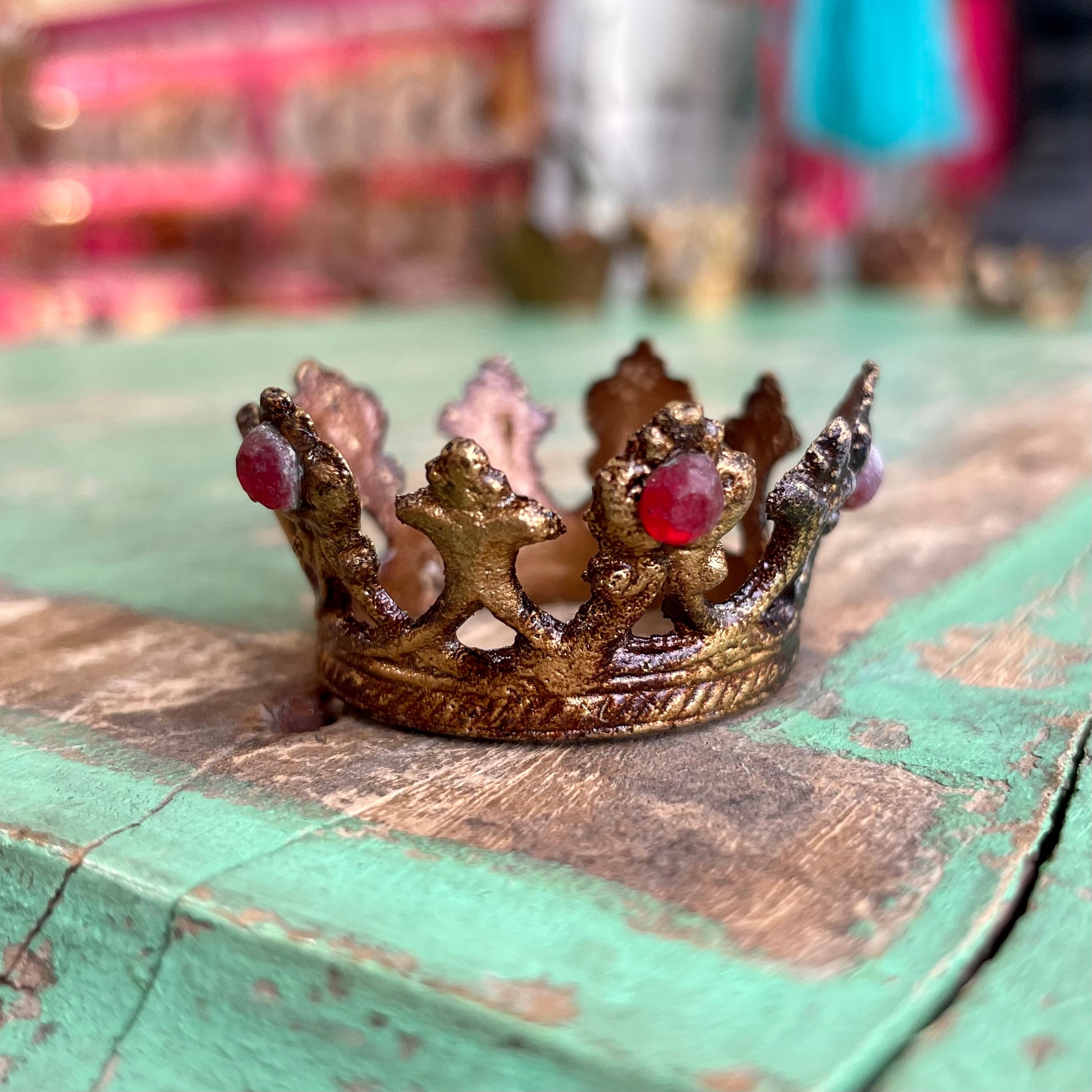 Mini Crowns – Love and Honor Jesus