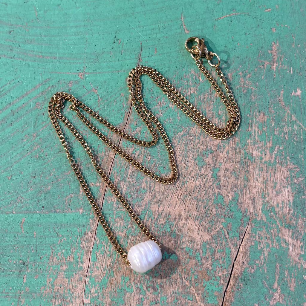 Simple Grace Pearl Necklace