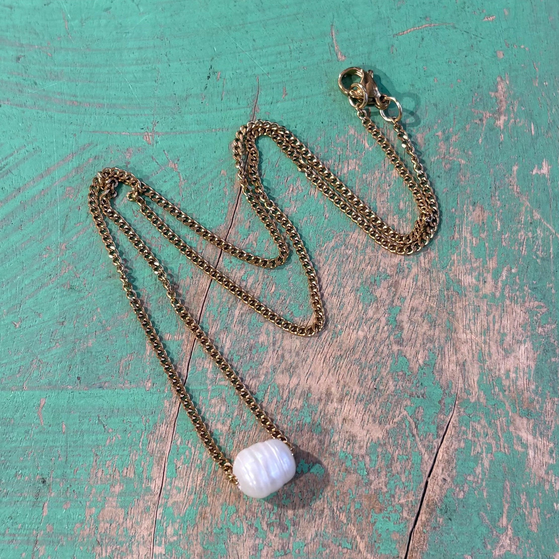 Simple Grace Pearl Necklace