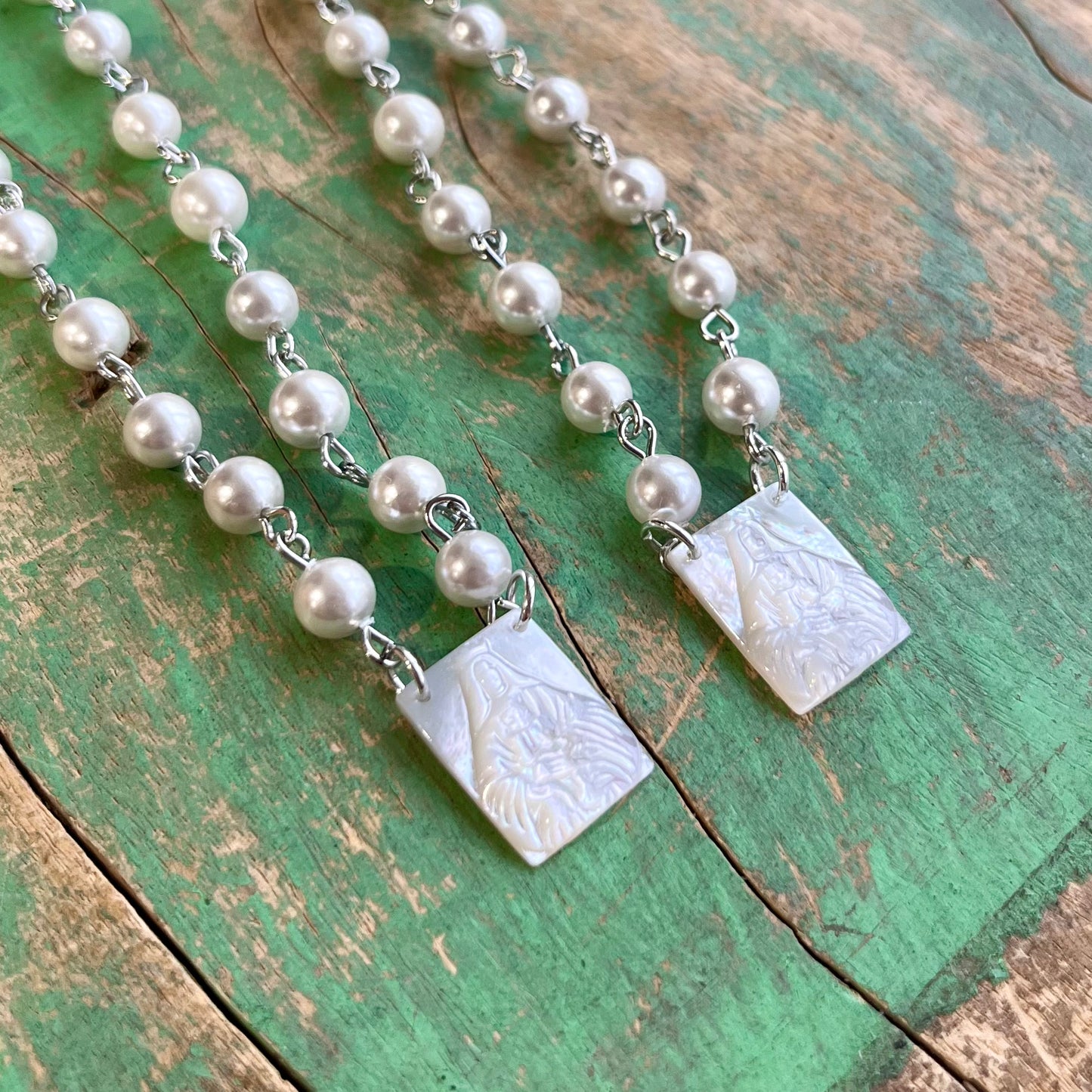 Shell Pearl Scapular