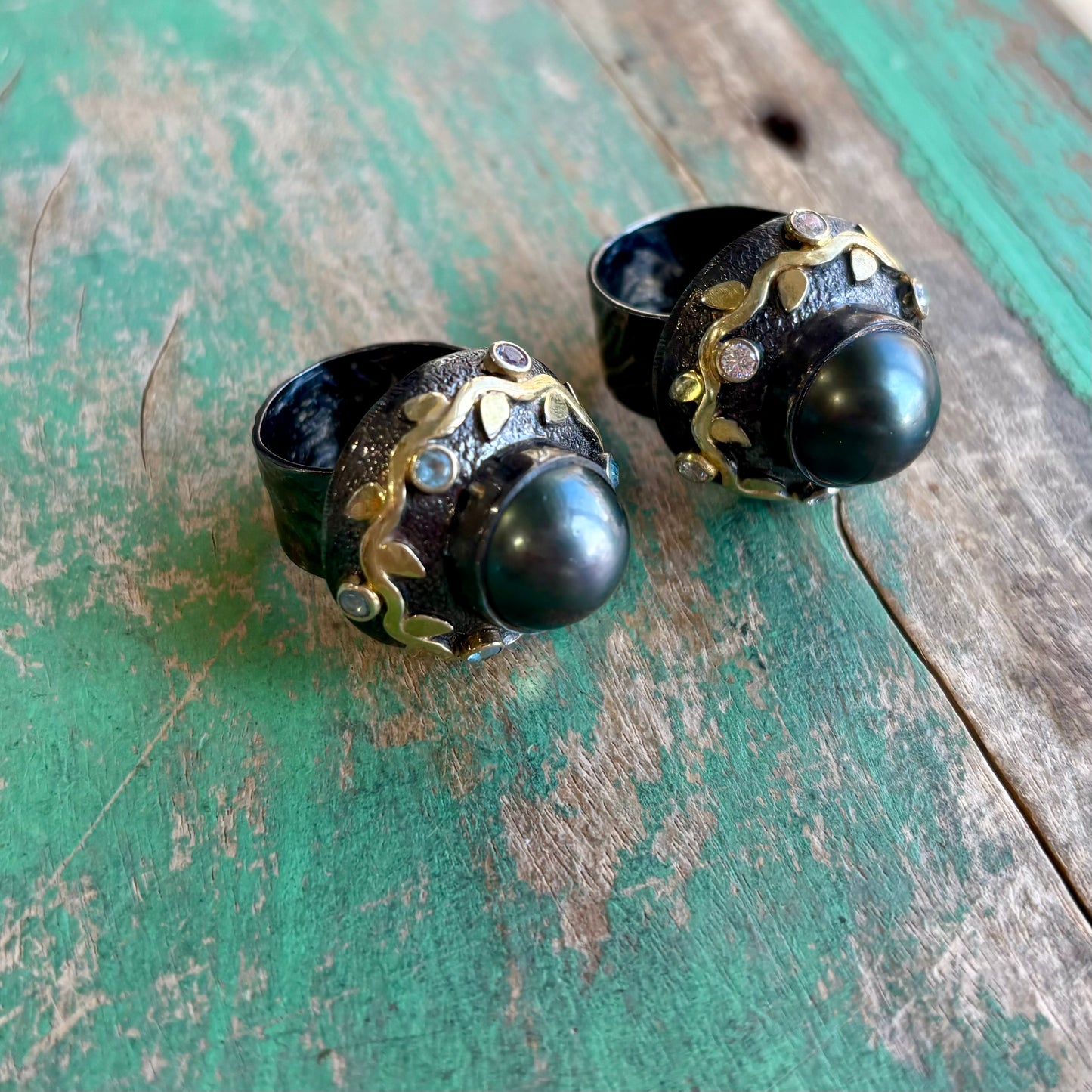 Stems And Gems Round Black Pearl Ring