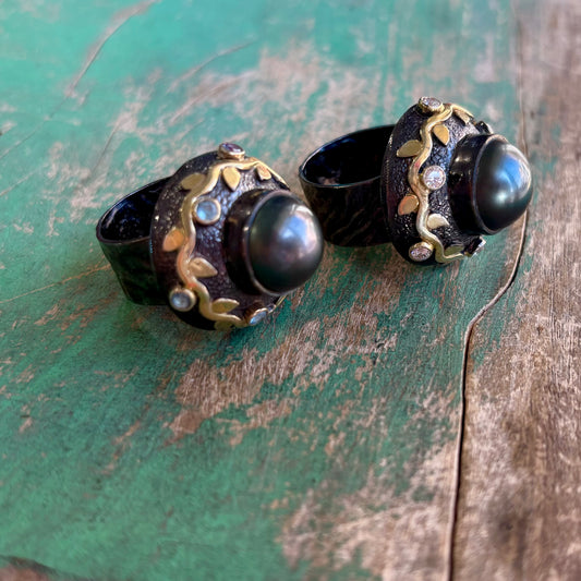 Stems And Gems Round Black Pearl Ring