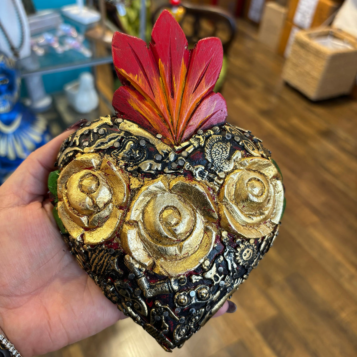 Milagros Corazon with Roses