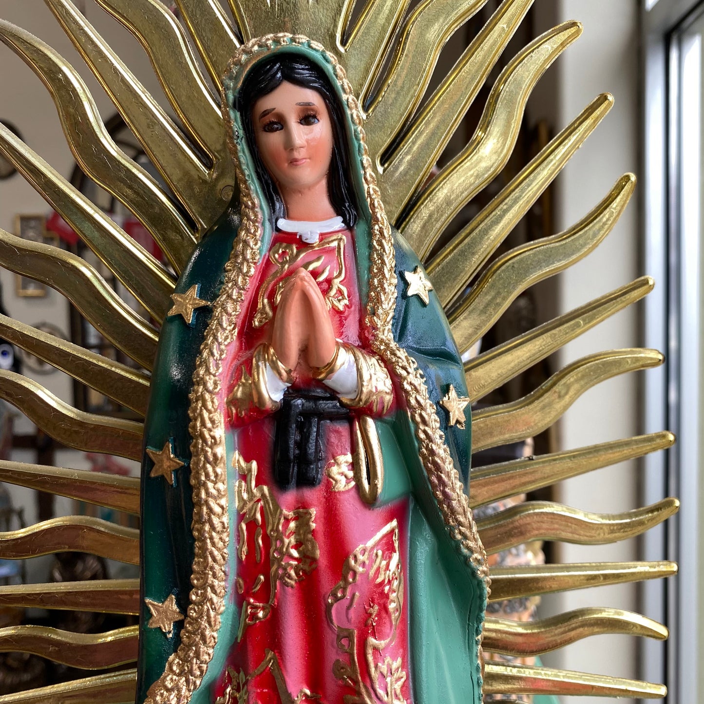 Colorful OLG Statue with Rays