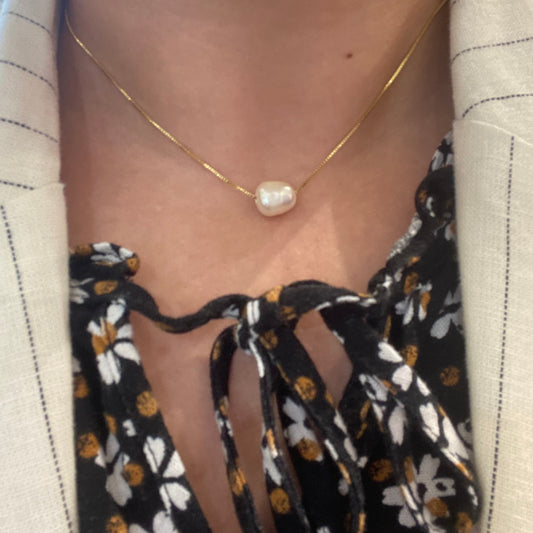 Simple Grace Pearl Necklace