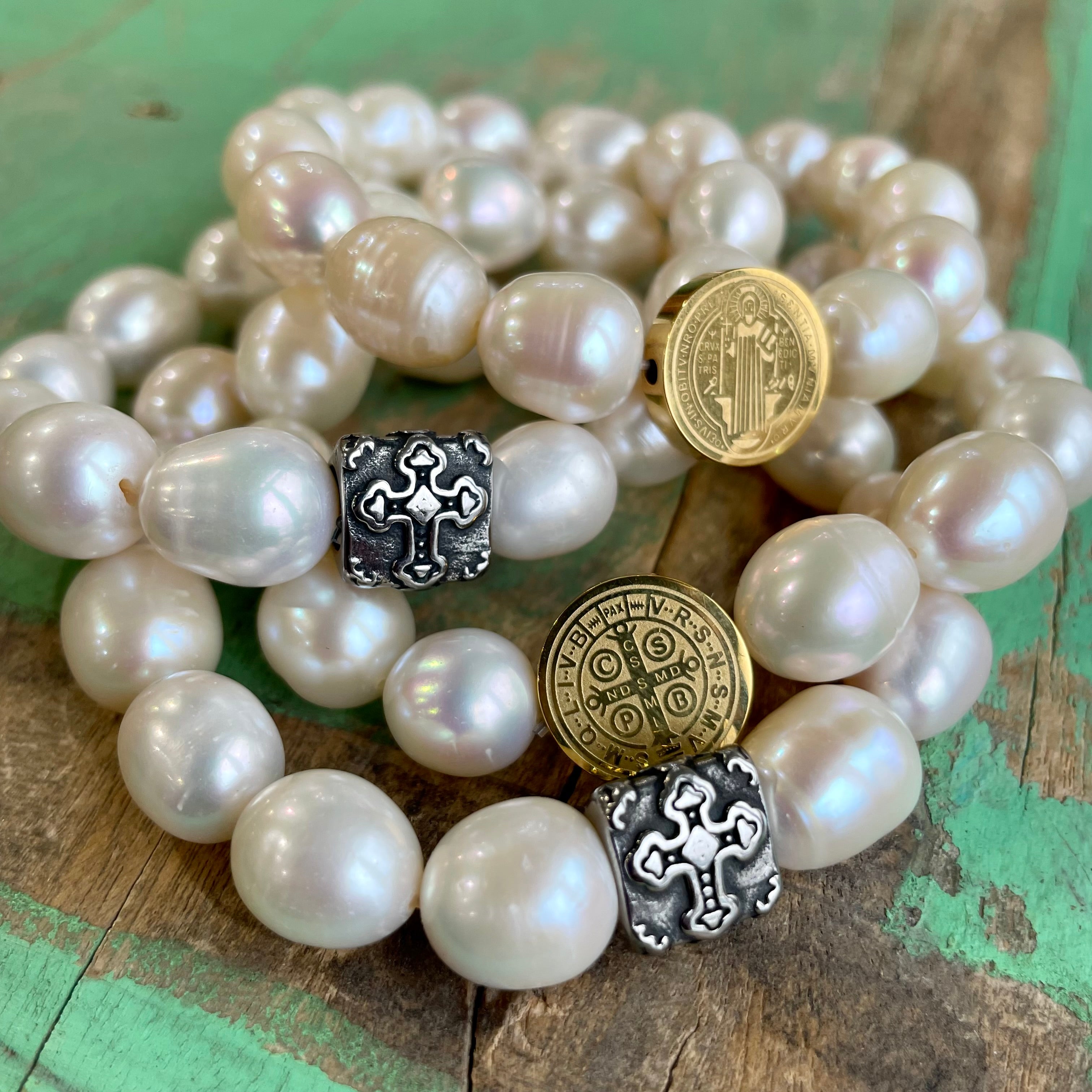 Freshwater Pearl Bracelet with Barrel Cross