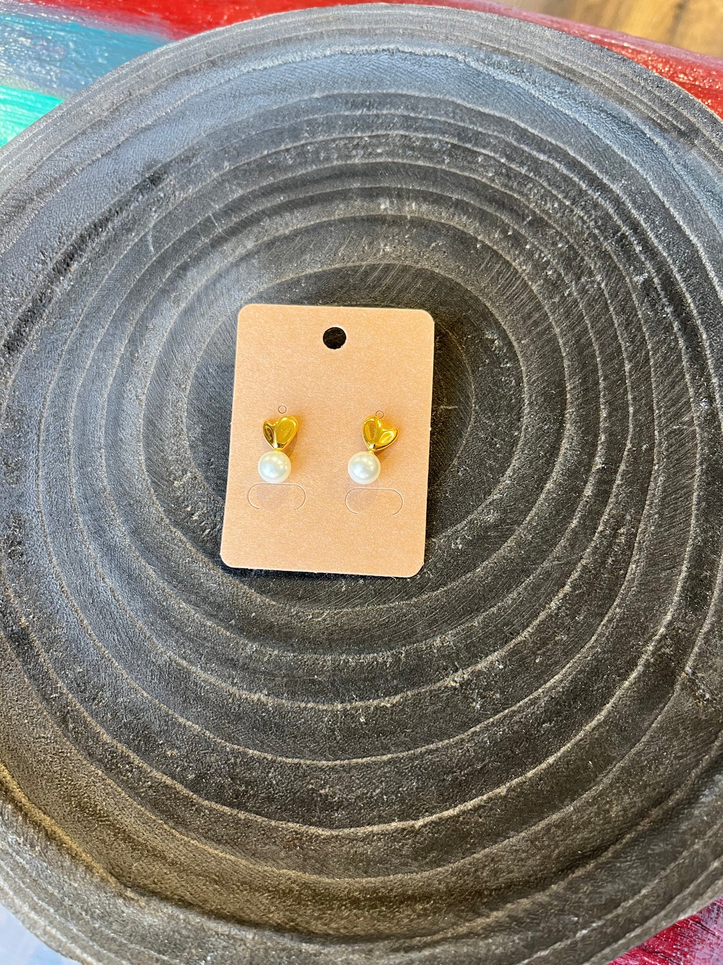 Gold SS Heart on Pearl Post Earring
