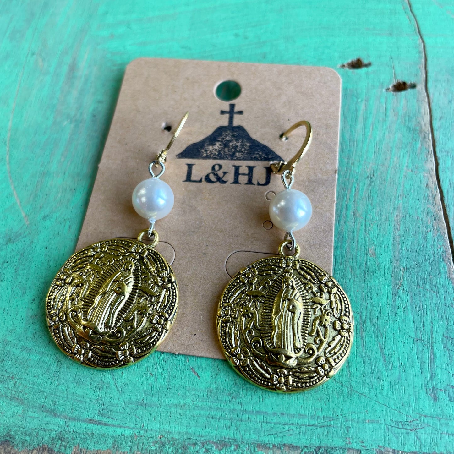 Gold Crown of Mary Pearl Necklace Set